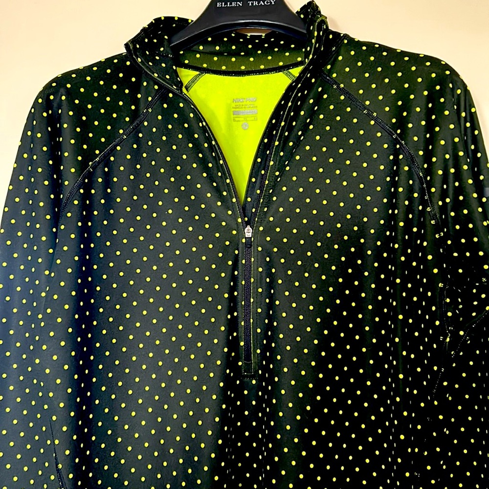 NWOT. Nike Pro.  Dri-fit Women's Train Cold Weather ½ Zip Neon green polka/blk.